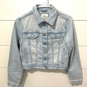 FOREVER 21 Small Blue Denim Trucker Solid Light Wash Jacket